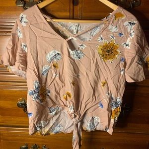 Nice floral crop top. Only worn a few times just been in my closet for a while.